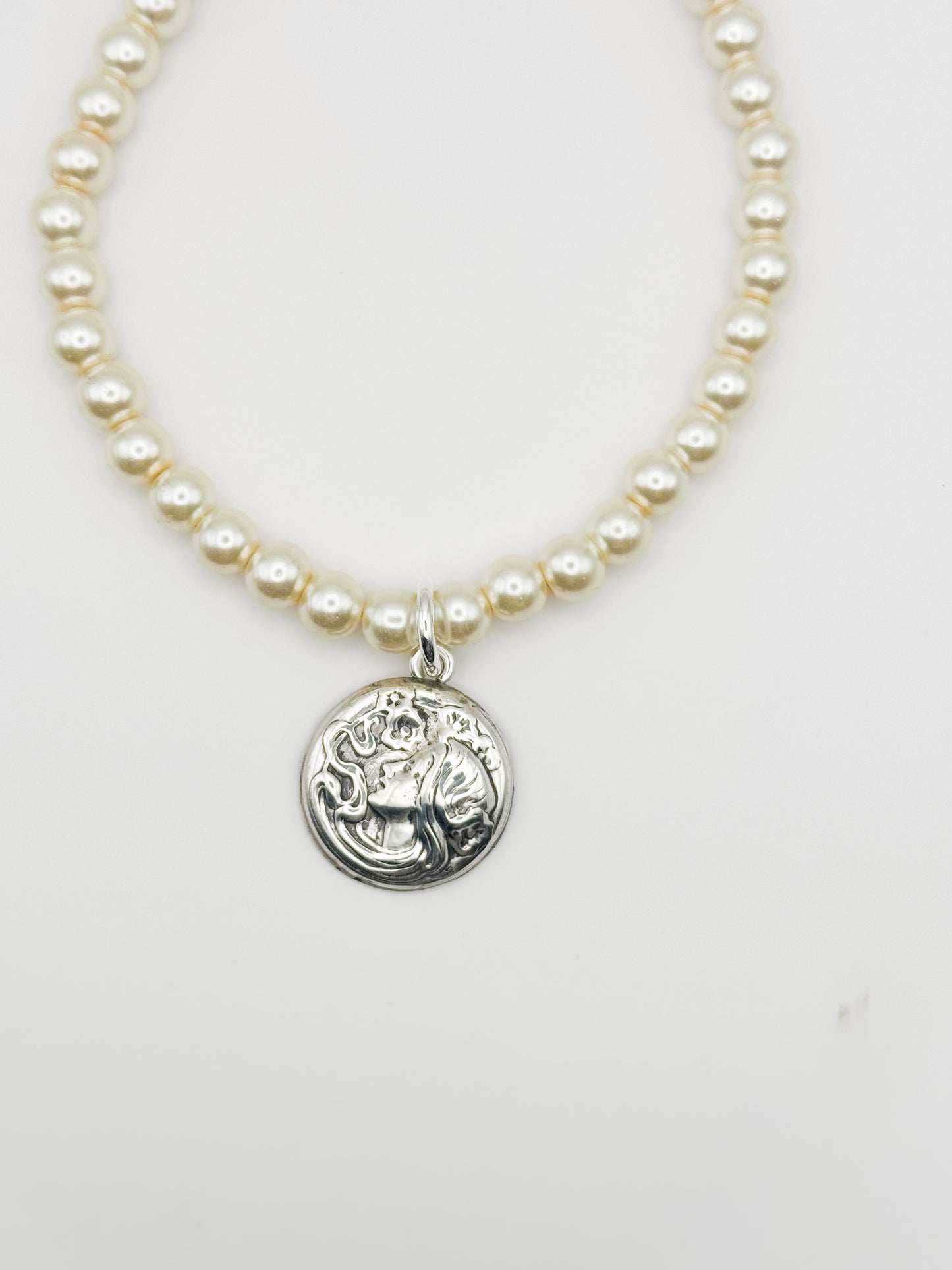 Art Nouveau Sterling Silver Woman Pendant Necklace with Pearls